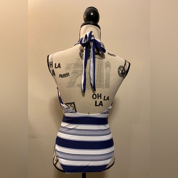 BNWT Cupshe Women's One-piece Halter Swimsuit - Picture 4 of 6